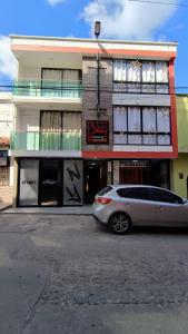 Tòa nhà nơi khách sạn tọa lạc +22 ảnh