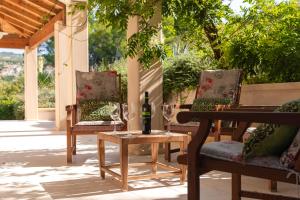 Patio o iba pang outdoor area sa VILLA PHILIPPA - luxurious five-room villa on the island of BRAČ - idyllic location right by the sea - incredible view of the sea bay - VIP services - BURALUX properties