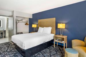 Postel nebo postele na pokoji v ubytování Best Western Westgate Inn + 37 fotografií
