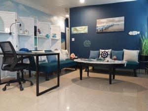 a room with a blue wall with a table and chairs at Apartment near Grace Bay Beach in Providenciales