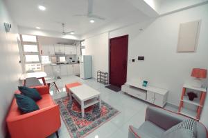 Χώρος καθιστικού στο Seaview Apartment by Lin Residences