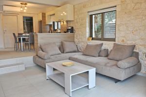 Kuchyň nebo kuchyňský kout v ubytování Avesta Private Villas