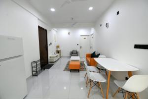 Χώρος καθιστικού στο Seaview Apartment by Lin Residences