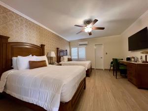 Ein Bett oder Betten in einem Zimmer der Unterkunft Hotel Caesars