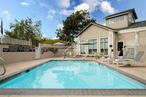 a swimming pool in front of a house at Hilton Garden Inn Roseville in Roseville