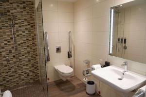 Um banheiro em Hilton Garden Inn Frankfurt City Centre