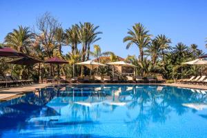 Bazén v ubytování Barceló Palmeraie Oasis Resort nebo v jeho okolí