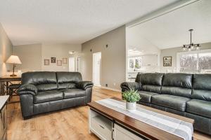 布莱恩Renovated Blaine Farmhouse with Farm Animals!的相册照片