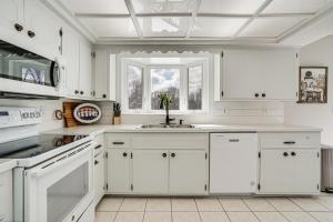 布莱恩Renovated Blaine Farmhouse with Farm Animals!的相册照片 更多35张照片