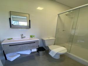 Un baño de NOBRE HOTEL COTIA 16 fotos más