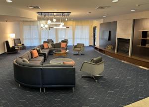 a large living room with a large couch and chairs at Courtyard by Marriott Kingston in Kingston