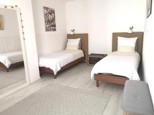En eller flere senge i et værelse på La Demeure des Artistes - Quartier historique