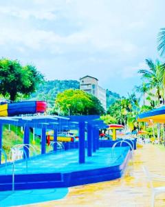 un parque acuático con piscina y tobogán acuático en Hotel Thermas Classic, en Marcelino Ramos