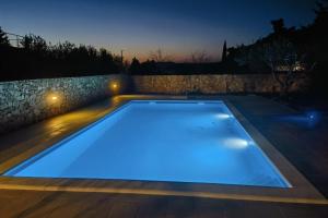 Kolam renang di atau dekat dengan Apartments with swimming pool Stari Grad, Hvar - 4015 +14 gambar