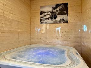 Fotografia z galérie ubytovania Luxe et sérénité : jacuzzi, sauna, piscine chauffée, home-cinéma et plus près du Mans - FR-1-410-396 v destinácii Yvré-lʼÉvêque