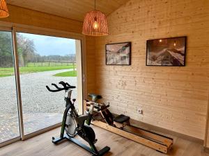 Fotografia z galérie ubytovania Luxe et sérénité : jacuzzi, sauna, piscine chauffée, home-cinéma et plus près du Mans - FR-1-410-396 v destinácii Yvré-lʼÉvêque