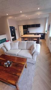 Et opholdsområde på Luxurious Apartment In Aalborg City, Free Parking