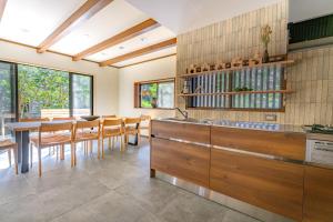 a kitchen and dining room with a table and chairs at プライベートリゾート犬の日 in Hakone