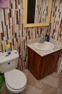 Koupelna v ubytování LW Guesthouse