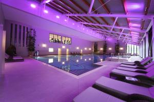 Bazén v ubytování Ramside Hall Hotel, Golf & Spa nebo v jeho okolí