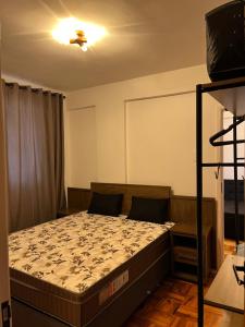 Кровать или кровати в номере Conforto e aconchego