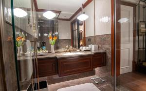 a bathroom with a sink and a shower at Royal Grace Hotel Optics Valley Wuhan in Wuhan