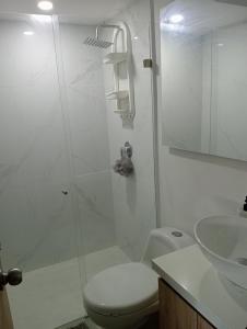 a bathroom with a shower with a toilet and a sink at Apartamento en Edificio Puerto paraiso en Bello Antioquia in Bello