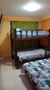Ein Etagenbett oder Etagenbetten in einem Zimmer der Unterkunft Gardella House, Casa - Hotel