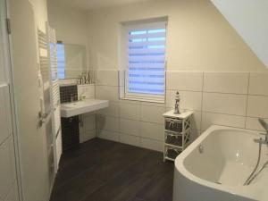 Koupelna v ubytování "Baltic Sea Breeze" Modern retreat + 12 fotografií