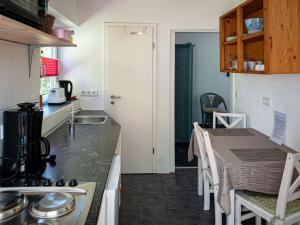 a small kitchen with a table and a counter top at Borkum Freedom 1 in Borkum