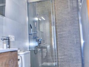 Ένα μπάνιο στο Apartment in Conil near Stunning Beaches +32 φωτογραφίες