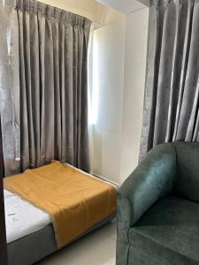 Postel nebo postele na pokoji v ubytování Sapphire Stayss