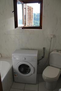 Un baño de 4M Apartments 39 fotos más