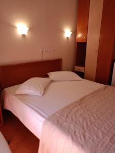 Postel nebo postele na pokoji v ubytování Efstratios Hotel