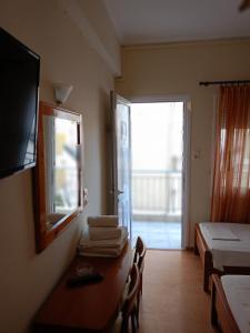 TV a/nebo společenská místnost v ubytování Efstratios Hotel