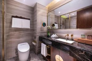 Kúpeľňa v ubytovaní New Century Hotel Qianchao Hangzhou