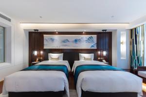 Posteľ alebo postele v izbe v ubytovaní New Century Hotel Qianchao Hangzhou
