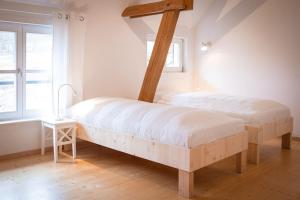 Postel nebo postele na pokoji v ubytování Scheunenloft mit Garten + 18 fotografií