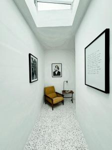 A seating area at Marsaxlokk Sea Front Apartment