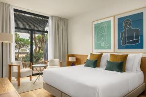 A bed or beds in a room at AC Hotel Gava Mar