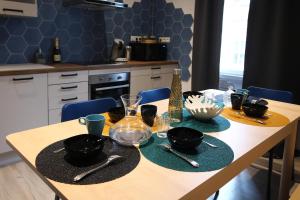 L'Atelier 57 - Votre meublé authentique !的厨房或小厨房