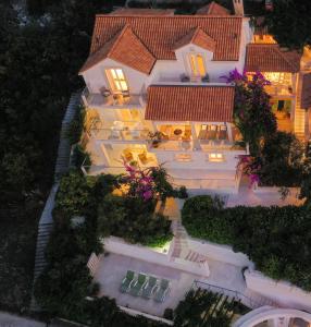 an aerial view of a house with a courtyard at VILLA PHILIPPA - luxurious five-room villa on the island of BRAČ - idyllic location right by the sea - incredible view of the sea bay - VIP services - BURALUX properties in Sutivan