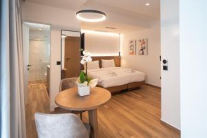 Giường trong phòng chung tại Volos Inn Hotel