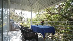 Uma varanda ou terraço em Patnem Palm Garden