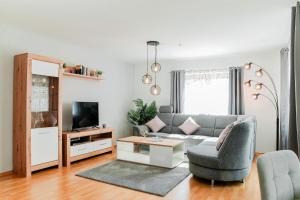 a living room with a couch and a tv at Ferienwohnung Speidel Rottenburg am Neckar in Rottenburg