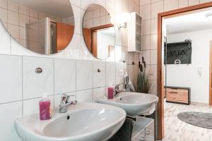 a bathroom with two sinks and a mirror at Ferienwohnung Speidel Rottenburg am Neckar in Rottenburg