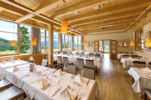 Restoran või mõni muu söögikoht majutusasutuses Falkensteiner Aktiv & Familienhotel Cristallo Superior