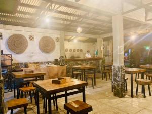 a restaurant with tables and chairs in a room at Viento de Mar in Gindi