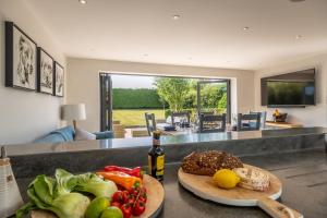 バーナム・マーケットにあるGuardian Houseのキッチンカウンター(野菜、ワイン1本付) +31枚の写真