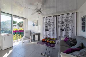 Posedenie v ubytovaní La Perle Marine * Plage à 15 min * Parking privé * literie confortable